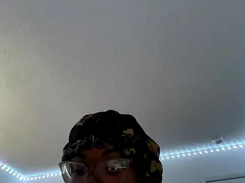 Snapshot of twerkaholic120 chatting on 11-06-25, 05:14 twerkaholic120 online show from 11-06-25, 05:14