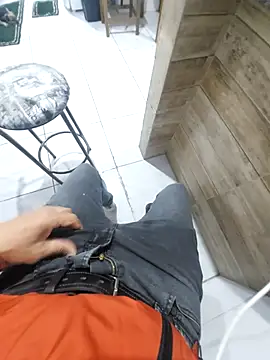 Snapshot of Merlin2310 chatting on 11-16-25, 04:40 Merlin2310 online show from 11-16-25, 04:40