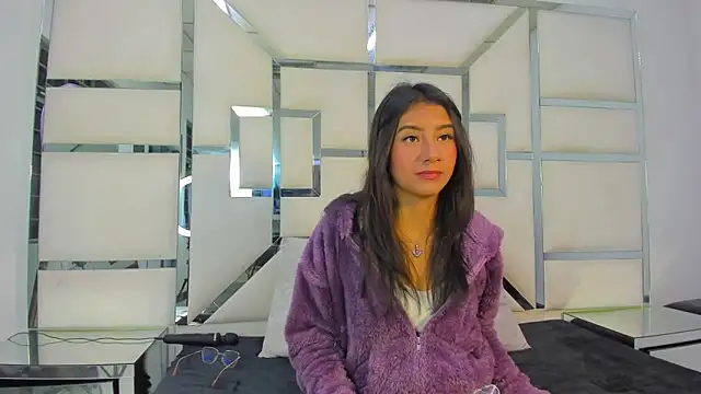 Snapshot of Mia_clark18 chatting on 10-10-25, 03:38 Mia clark18 online show from 10-10-25, 03:38