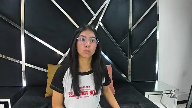 Snapshot of Mia_clark18 chatting on 10-29-25, 02:52 Mia clark18 online show from 10-29-25, 02:52