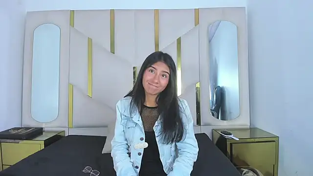 Snapshot of Mia_clark18 chatting on 11-16-25, 08:14 Mia clark18 online show from 11-16-25, 08:14