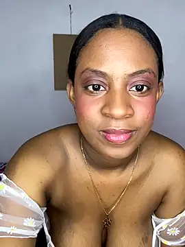 Snapshot of NahomyHart chatting on 10-14-25, 05:19 NahomyHart online show from 10-14-25, 05:19