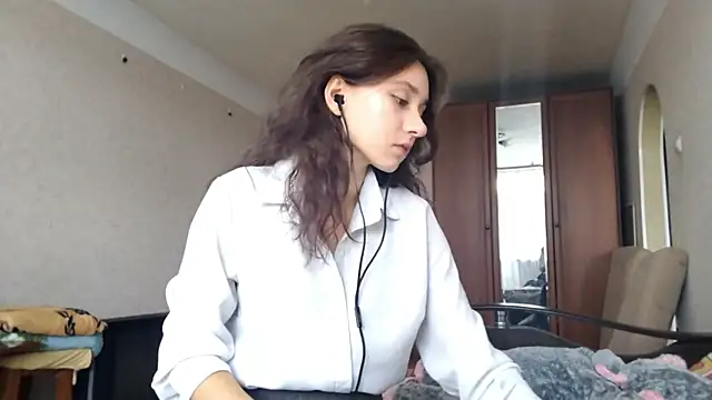 MiaLovelyOne online show from 10-13-25, 08:47