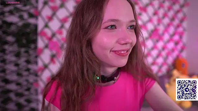 Snapshot of Petite_Polly chatting on 10-10-25, 08:08 Petite Polly online show from 10-10-25, 08:08