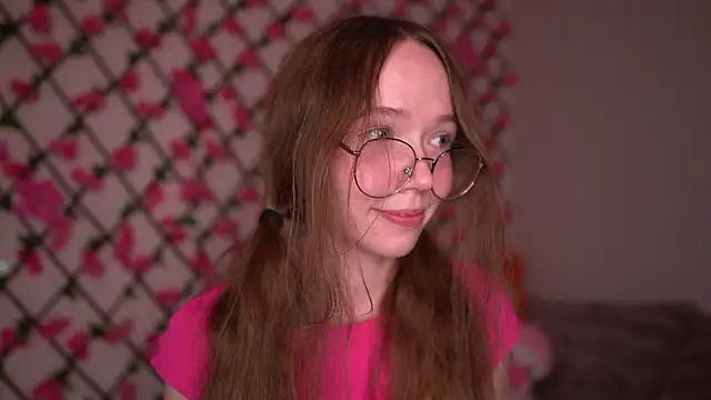 Snapshot of Petite_Polly chatting on 10-15-25, 08:20 Petite Polly online show from 10-15-25, 08:20