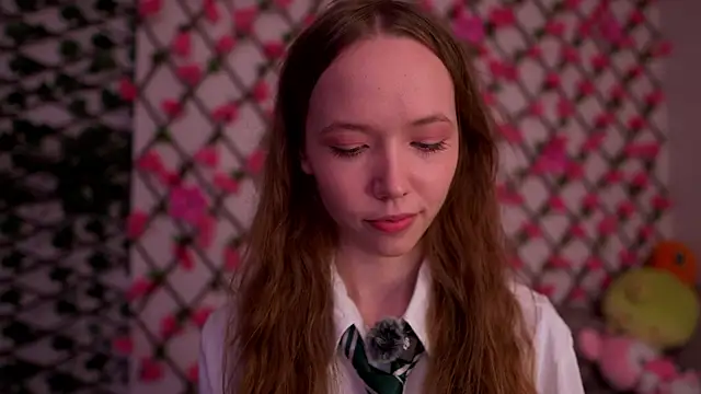 Snapshot of Petite_Polly chatting on 10-18-25, 01:08 Petite Polly online show from 10-18-25, 01:08