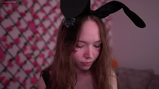 Snapshot of Petite_Polly chatting on 10-22-25, 01:17 Petite Polly online show from 10-22-25, 01:17