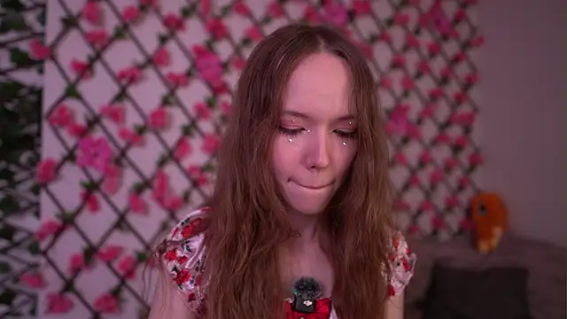 Snapshot of Petite_Polly chatting on 10-22-25, 09:14 Petite Polly online show from 10-22-25, 09:14