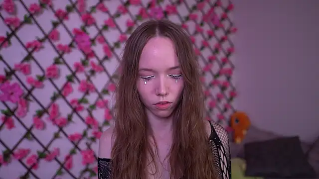 Snapshot of Petite_Polly chatting on 10-23-25, 06:06 Petite Polly online show from 10-23-25, 06:06