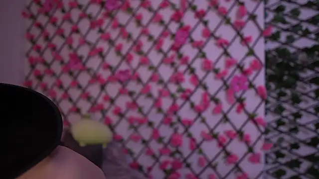 Snapshot of Petite_Polly chatting on 10-28-25, 06:10 Petite Polly online show from 10-28-25, 06:10