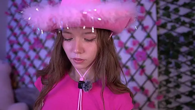 Snapshot of Petite_Polly chatting on 11-07-25, 06:08 Petite Polly online show from 11-07-25, 06:08