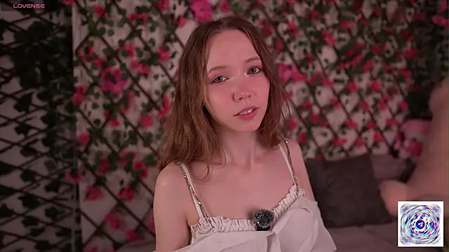 Snapshot of Petite_Polly chatting on 11-15-25, 06:15 Petite Polly online show from 11-15-25, 06:15