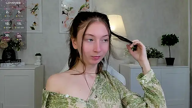 Snapshot of try_love_ chatting on 10-13-25, 09:20 try love online show from 10-13-25, 09:20