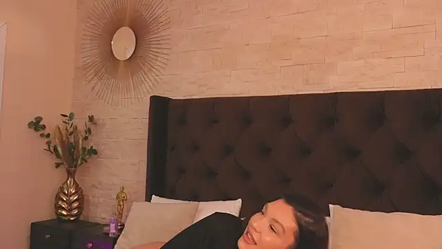 Snapshot of ClaraPasssion chatting on 10-27-25, 07:51 ClaraPasssion online show from 10-27-25, 07:51