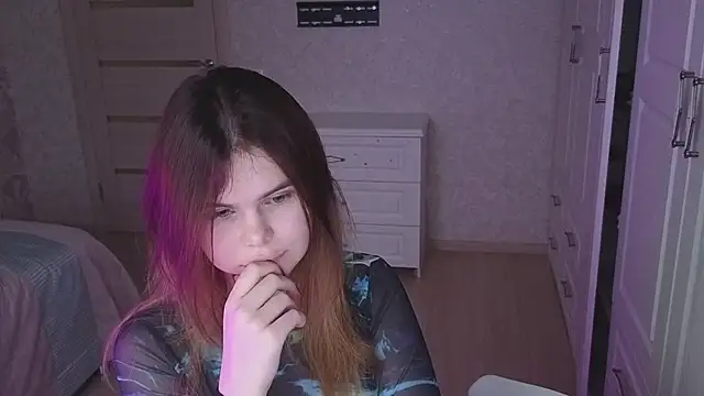 Snapshot of EricaThompson chatting on 10-30-25, 12:39 EricaThompson online show from 10-30-25, 12:39