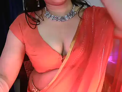 Snapshot of Royal_zara chatting on 10-14-25, 03:24 Royal zara online show from 10-14-25, 03:24