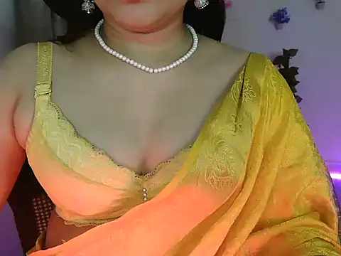 Snapshot of Royal_zara chatting on 11-11-25, 05:02 Royal zara online show from 11-11-25, 05:02