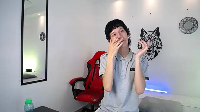 Emo Boy  online show from 12-14-25, 12:32