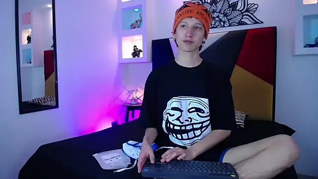 Emo Boy  online show from 01-12-26, 08:36