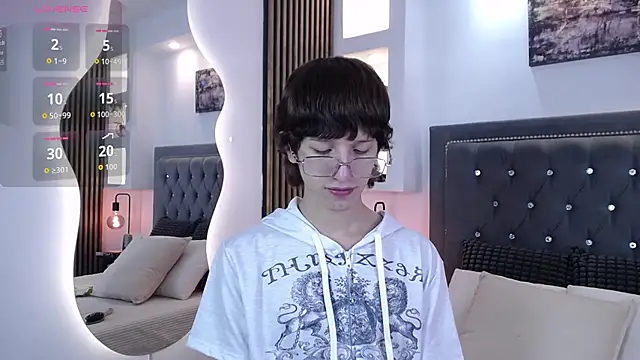 Emo Boy  online show from 03-28-26, 08:41