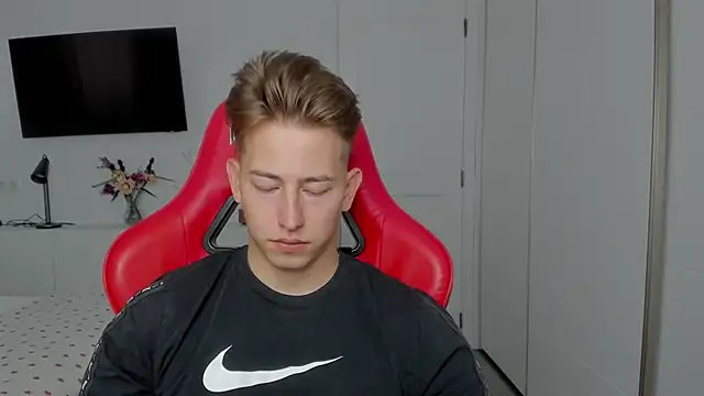 Snapshot of find0m_master chatting on 10-12-25, 02:16 find0m master online show from 10-12-25, 02:16