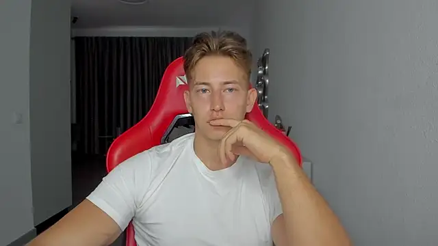 Snapshot of find0m_master chatting on 10-24-25, 09:28 find0m master online show from 10-24-25, 09:28