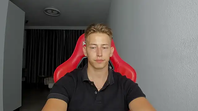 Snapshot of find0m_master chatting on 10-31-25, 10:33 find0m master online show from 10-31-25, 10:33