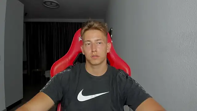 Snapshot of find0m_master chatting on 11-03-25, 08:43 find0m master online show from 11-03-25, 08:43