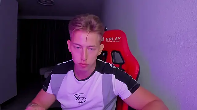 Snapshot of find0m_master chatting on 11-07-25, 08:42 find0m master online show from 11-07-25, 08:42