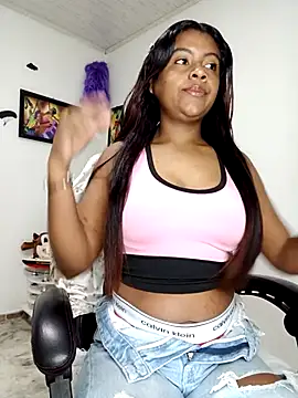 Snapshot of vannesitha25 chatting on 10-18-25, 06:30 vannesitha25 online show from 10-18-25, 06:30