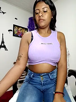 Snapshot of vannesitha25 chatting on 10-21-25, 01:12 vannesitha25 online show from 10-21-25, 01:12