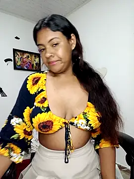 Snapshot of vannesitha25 chatting on 11-05-25, 01:22 vannesitha25 online show from 11-05-25, 01:22