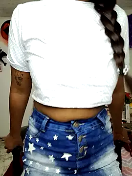 Snapshot of vannesitha25 chatting on 11-15-25, 02:35 vannesitha25 online show from 11-15-25, 02:35