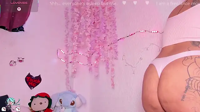 Snapshot of Emilycollei chatting on 11-02-25, 04:09 Emilycollei online show from 11-02-25, 04:09