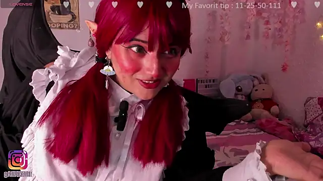 Snapshot of Emilycollei chatting on 11-11-25, 03:17 Emilycollei online show from 11-11-25, 03:17