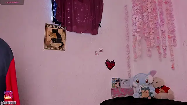 Snapshot of Emilycollei chatting on 11-25-25, 01:44 Emilycollei online show from 11-25-25, 01:44