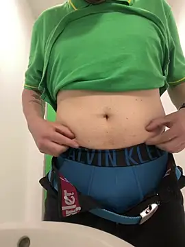 Snapshot of Nasho172737 chatting on 01-12-26, 03:50 Nasho172737 online show from 01-12-26, 03:50