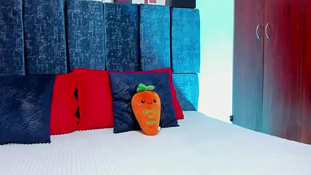 Snapshot of Kiim_Owens chatting on 11-19-25, 12:05 Kiim Owens online show from 11-19-25, 12:05