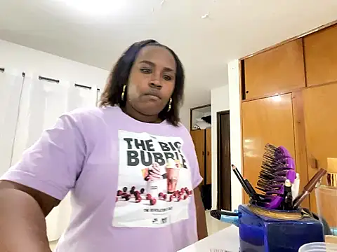 Snapshot of NaomiGrace_ chatting on 10-11-25, 12:15 NaomiGrace online show from 10-11-25, 12:15