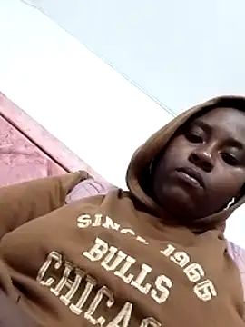 Snapshot of NaomiGrace_ chatting on 11-06-25, 10:49 NaomiGrace online show from 11-06-25, 10:49