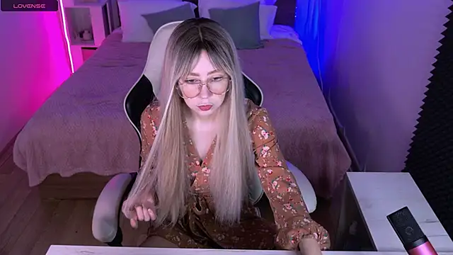 sofiisun online show from 10-13-25, 04:01