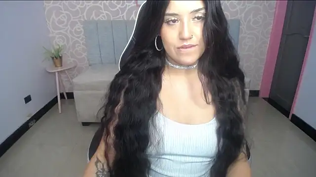 Snapshot of ailyn_ch1 chatting on 10-25-25, 04:57 ailyn ch1 online show from 10-25-25, 04:57