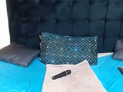 Snapshot of CaramelBootty chatting on 10-26-25, 04:07 CaramelBootty online show from 10-26-25, 04:07