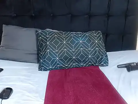 Snapshot of CaramelBootty chatting on 11-03-25, 10:21 CaramelBootty online show from 11-03-25, 10:21