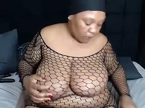 Snapshot of CaramelBootty chatting on 11-15-25, 05:20 CaramelBootty online show from 11-15-25, 05:20