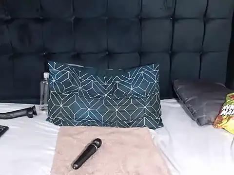 Snapshot of CaramelBootty chatting on 11-16-25, 05:24 CaramelBootty online show from 11-16-25, 05:24