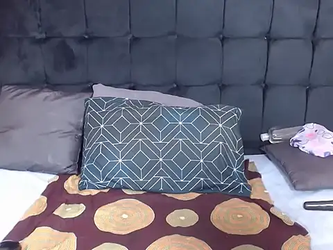 Snapshot of CaramelBootty chatting on 11-18-25, 06:07 CaramelBootty online show from 11-18-25, 06:07