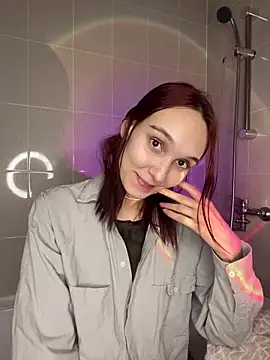 Snapshot of Aurisinst chatting on 10-25-25, 09:39 Aurisinst online show from 10-25-25, 09:39