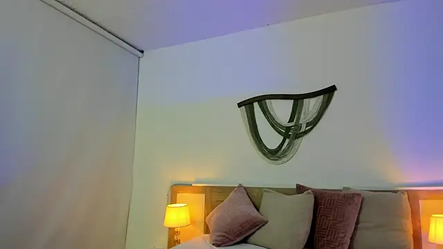 Snapshot of Baby_Lannie chatting on 10-27-25, 04:27 Baby Lannie online show from 10-27-25, 04:27