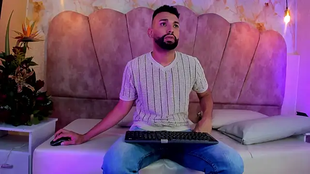 Snapshot of onlymen2025 chatting on 10-08-25, 01:31 onlymen2025 online show from 10-08-25, 01:31